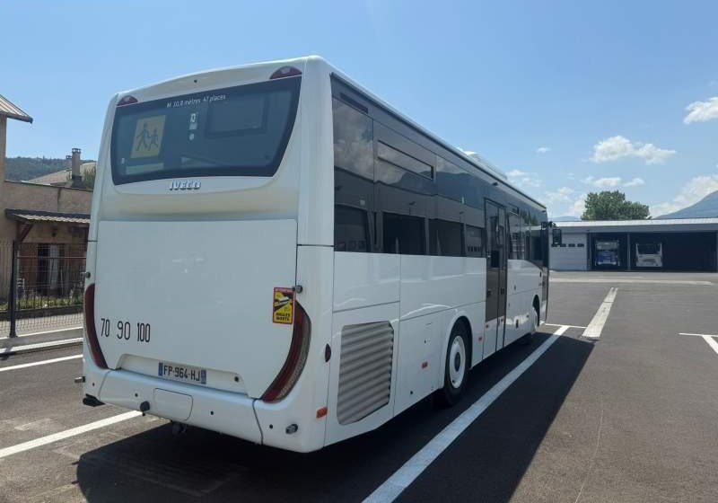 Iveco CROSSWAY/ DŁUGOŚĆ 10.70 M / MANUAL / EURO 6 إيجار Iveco CROSSWAY/ DŁUGOŚĆ 10.70 M / MANUAL / EURO 6: صور 11