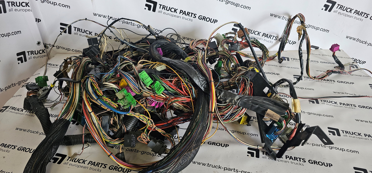 VOLVO VOLVO FH12, D12D, EURO3 cable harness with connectors inside cab, full set, wiring set electric support 665236 - قطع الغيار - شاحنة: صور 1 VOLVO VOLVO FH12, D12D, EURO3 cable harness with connectors inside cab, full set, wiring set electric support 665236 - قطع الغيار - شاحنة: صور 1