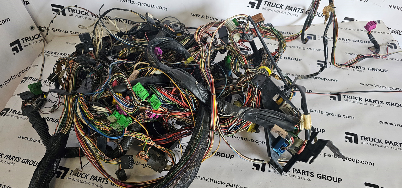 VOLVO VOLVO FH12, D12D, EURO3 cable harness with connectors inside cab, full set, wiring set electric support 665236 - قطع الغيار - شاحنة: صور 2 VOLVO VOLVO FH12, D12D, EURO3 cable harness with connectors inside cab, full set, wiring set electric support 665236 - قطع الغيار - شاحنة: صور 2
