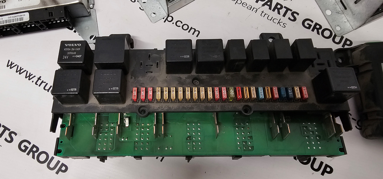 VOLVO VOLVO FH12, EURO3 electronics, EBS, brake valve, AC adapter, suspension control, engine control AC pedal, fuse box, switch arms, light controller 0486106026, 20410009, 20455097, 20455548, 20392898, 20 - قطع الغيار - شاحنة: صور 1 VOLVO VOLVO FH12, EURO3 electronics, EBS, brake valve, AC adapter, suspension control, engine control AC pedal, fuse box, switch arms, light controller 0486106026, 20410009, 20455097, 20455548, 20392898, 20 - قطع الغيار - شاحنة: صور 1