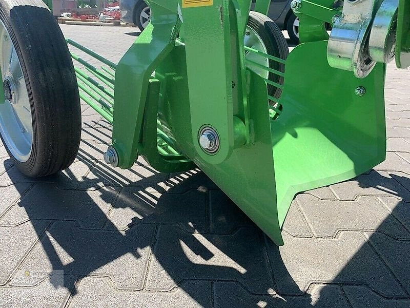 BOMET Kartoffelroder Bomet Z655/1 Kartoffel Roder Heckauswurf NEU - معدات زراعة وحصاد البطاطس: صور 2 BOMET Kartoffelroder Bomet Z655/1 Kartoffel Roder Heckauswurf NEU - معدات زراعة وحصاد البطاطس: صور 2