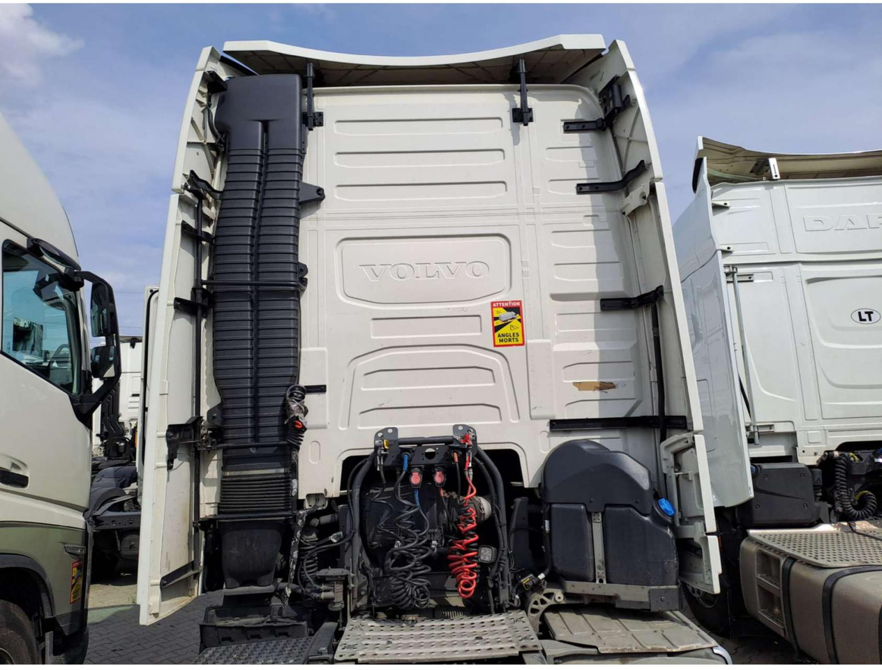 2023 Volvo FH 460 Globetrotter XL Varios i-Save - شاحنة جرار: صور 4 2023 Volvo FH 460 Globetrotter XL Varios i-Save - شاحنة جرار: صور 4