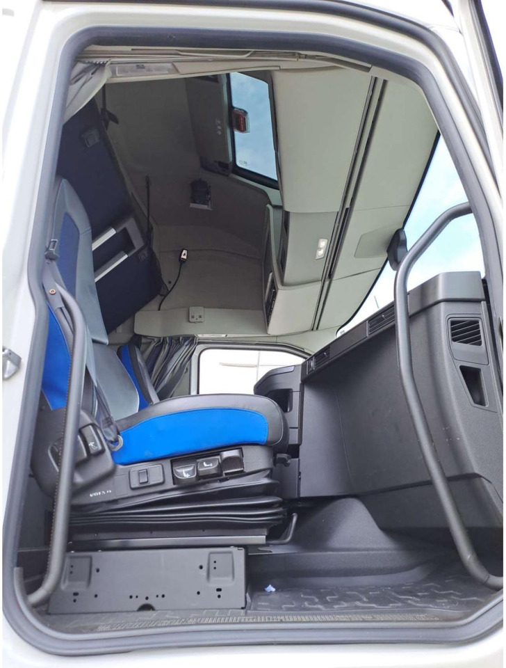 2023 Volvo FH 460 Globetrotter XL Varios i-Save - شاحنة جرار: صور 2 2023 Volvo FH 460 Globetrotter XL Varios i-Save - شاحنة جرار: صور 2
