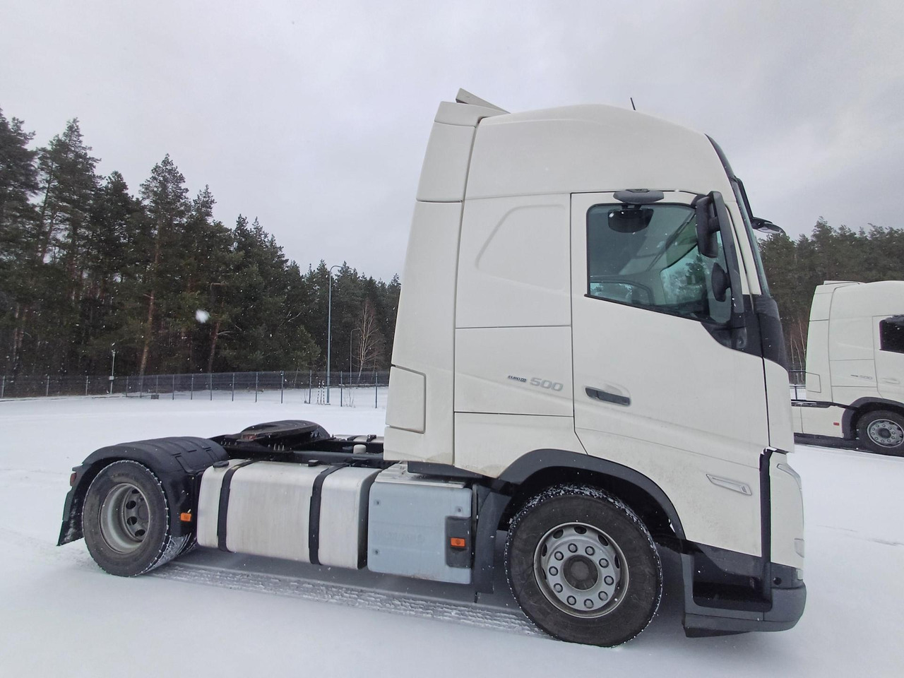 2023 Volvo FH 500 Globetrotter XL - شاحنة جرار: صور 3 2023 Volvo FH 500 Globetrotter XL - شاحنة جرار: صور 3