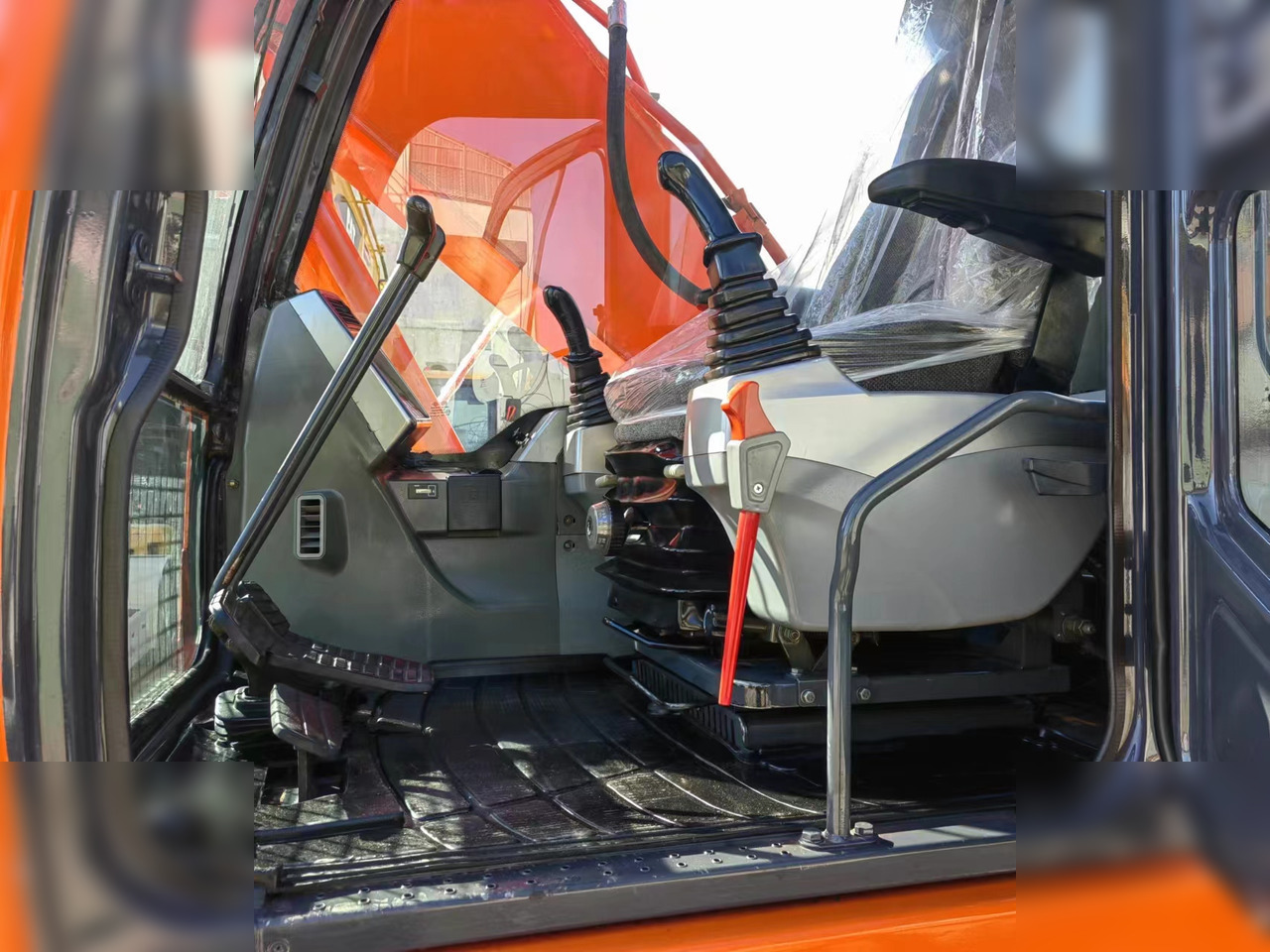 DOOSAN DX225 LC - حفارات زحافة: صور 3 DOOSAN DX225 LC - حفارات زحافة: صور 3