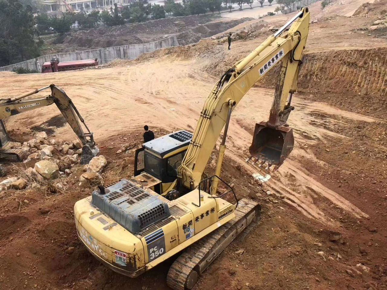 KOMATSU PC350-7 - حفارات زحافة: صور 1 KOMATSU PC350-7 - حفارات زحافة: صور 1