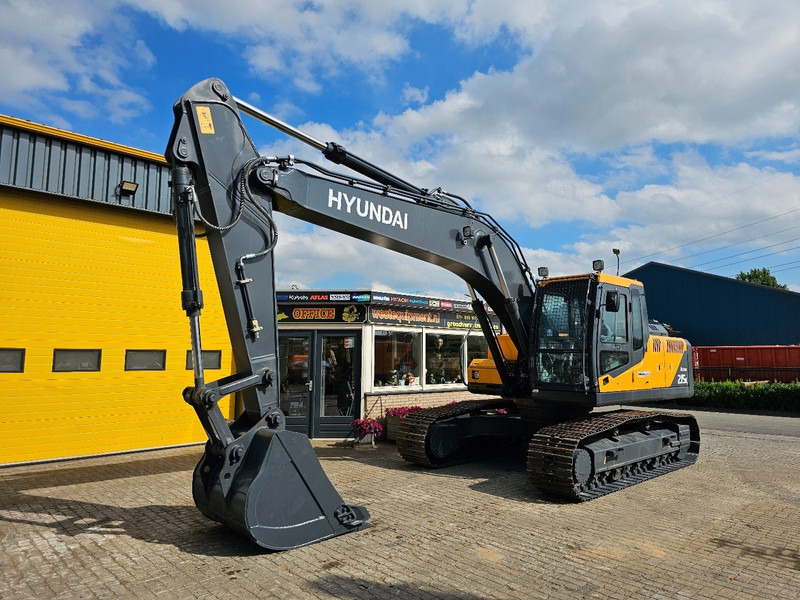Hyundai R215L - حفارات زحافة: صور 2 Hyundai R215L - حفارات زحافة: صور 2
