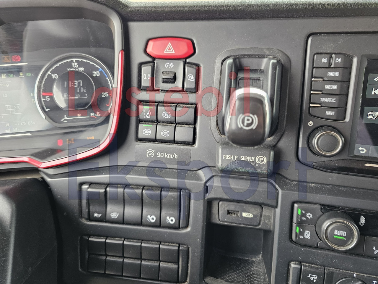 شاحنة قطع الأشجار, شاحنة كرين Scania R650: صور 41
