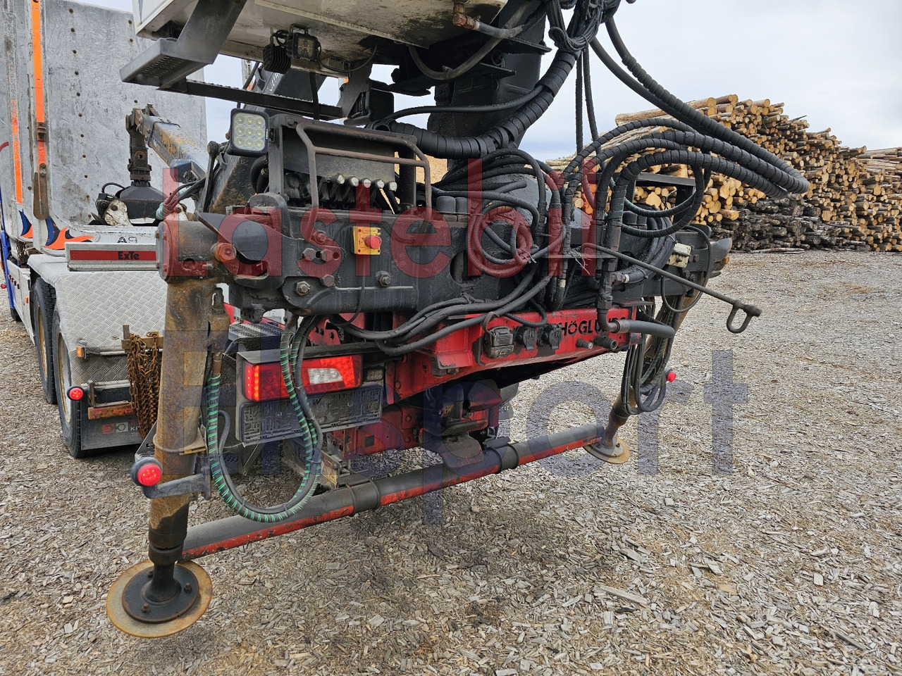 شاحنة قطع الأشجار, شاحنة كرين Scania R650: صور 23