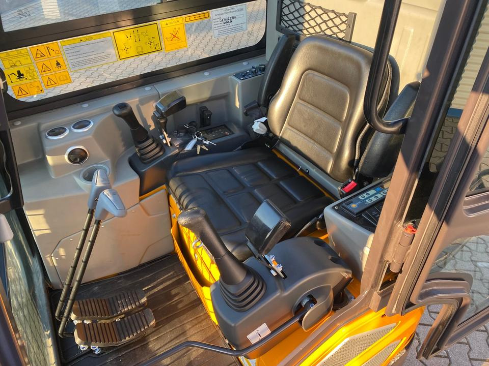 حفارة مصغرة Minibagger BK2000NKSR inkl. Zubehörpaket *INKL.19% MWST*BERGER KRAUS*KUBOTA* KLIMA*SCHWENKARM*VERSTELLFAHRWERK*: صور 12 حفارة مصغرة Minibagger BK2000NKSR inkl. Zubehörpaket *INKL.19% MWST*BERGER KRAUS*KUBOTA* KLIMA*SCHWENKARM*VERSTELLFAHRWERK*: صور 12