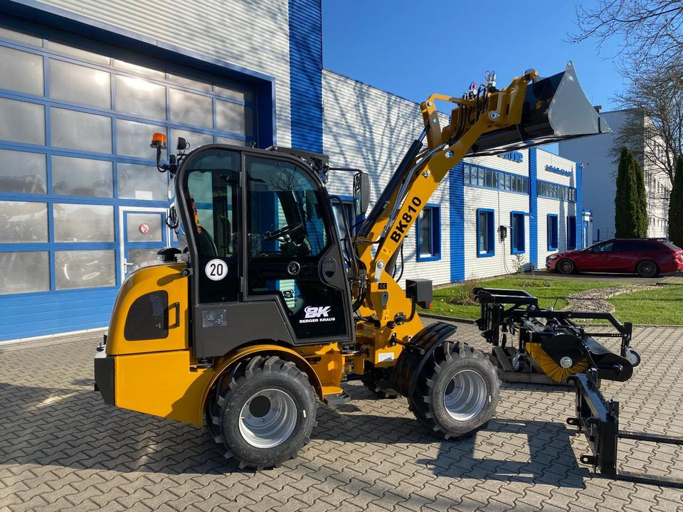 Radlader/Hoflader BK810 inkl. Kehrmaschinenpaket *INKL.19% MWST*BERGER KRAUS* KUBOTA*EURO*CE* - لودر مفصلي صغير: صور 4 Radlader/Hoflader BK810 inkl. Kehrmaschinenpaket *INKL.19% MWST*BERGER KRAUS* KUBOTA*EURO*CE* - لودر مفصلي صغير: صور 4