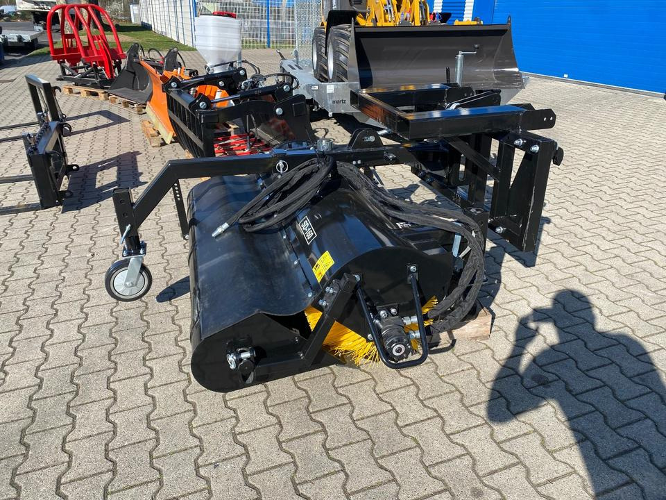 Radlader/Hoflader BK810 inkl. Tieflader und großem Zubehörpaket *INKL.19% MWST*BERGER KRAUS* KUBOTA*EURO*CE* - لودر مفصلي صغير: صور 3 Radlader/Hoflader BK810 inkl. Tieflader und großem Zubehörpaket *INKL.19% MWST*BERGER KRAUS* KUBOTA*EURO*CE* - لودر مفصلي صغير: صور 3