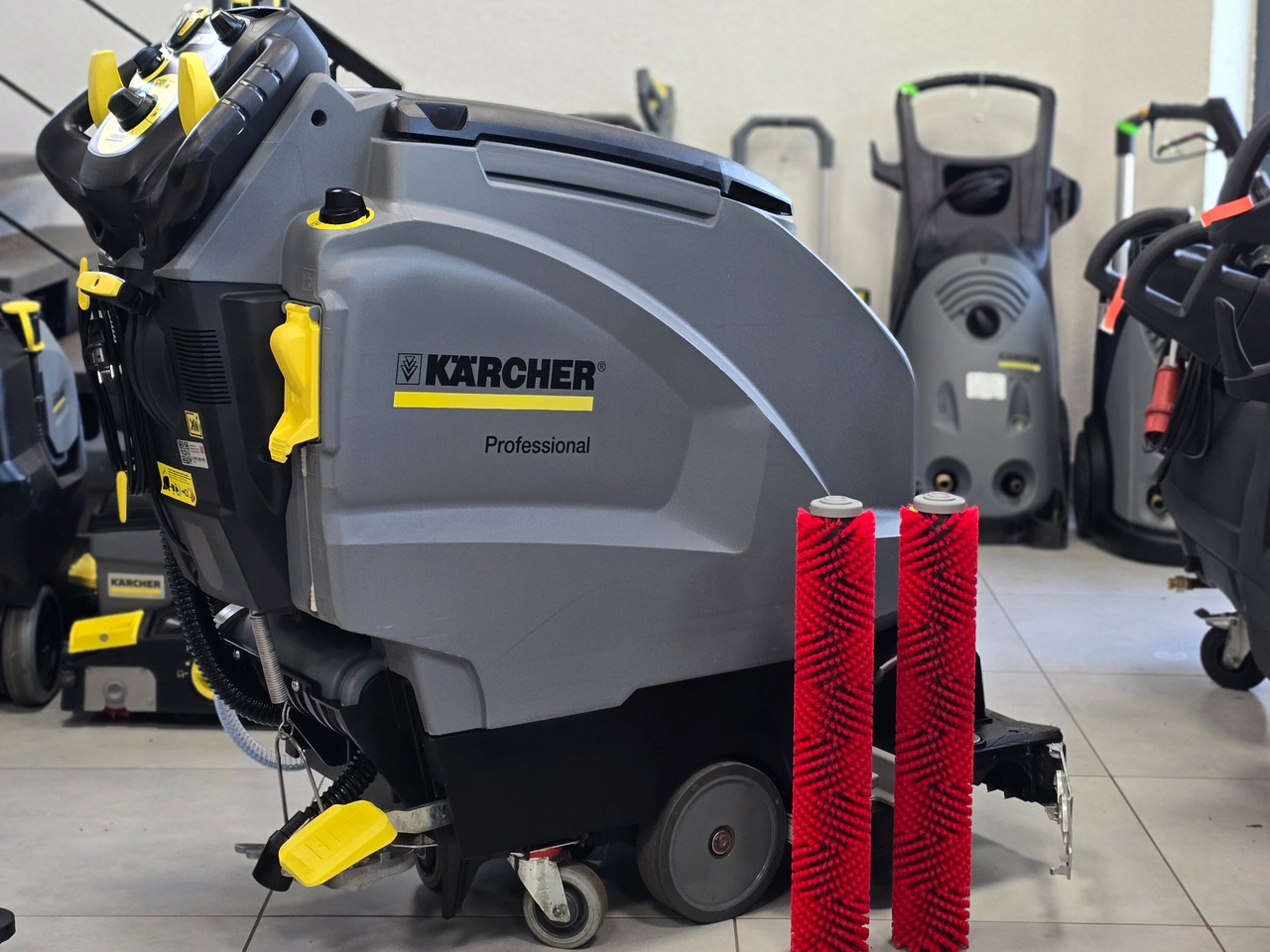 Kärcher B 40W Bp Dose Fleet - ماكينة فرك وتجفيف: صور 1 Kärcher B 40W Bp Dose Fleet - ماكينة فرك وتجفيف: صور 1