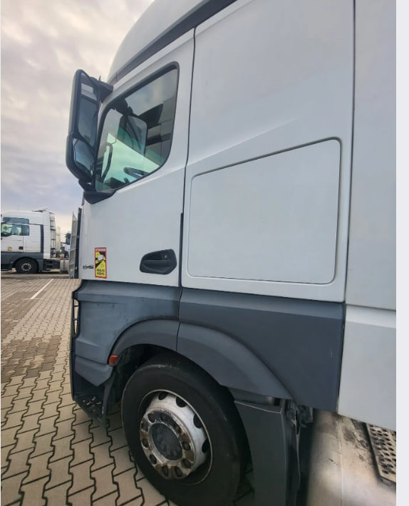 Mercedes-Benz ACTROS 1845 mega  WDF - شاحنة جرار: صور 3 Mercedes-Benz ACTROS 1845 mega  WDF - شاحنة جرار: صور 3