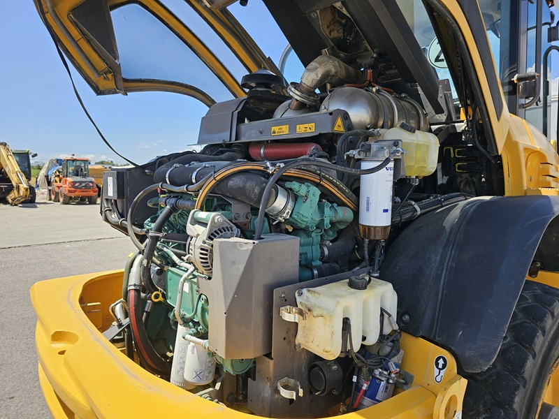 اللودر بعجل VOLVO L45H: صور 22