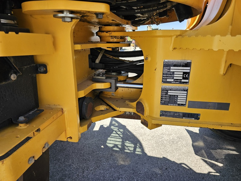 اللودر بعجل VOLVO L45H: صور 15