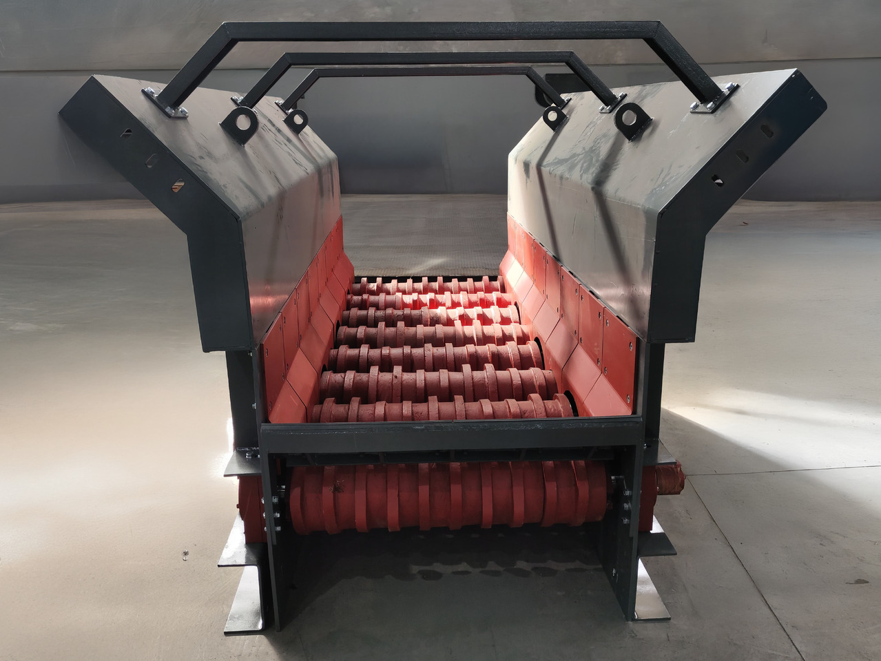CONSTMACH Durable & Efficient Wobbler Feeder – Ideal for Primary Crushing Applications - ماكينات التعدين: صور 1 CONSTMACH Durable & Efficient Wobbler Feeder – Ideal for Primary Crushing Applications - ماكينات التعدين: صور 1