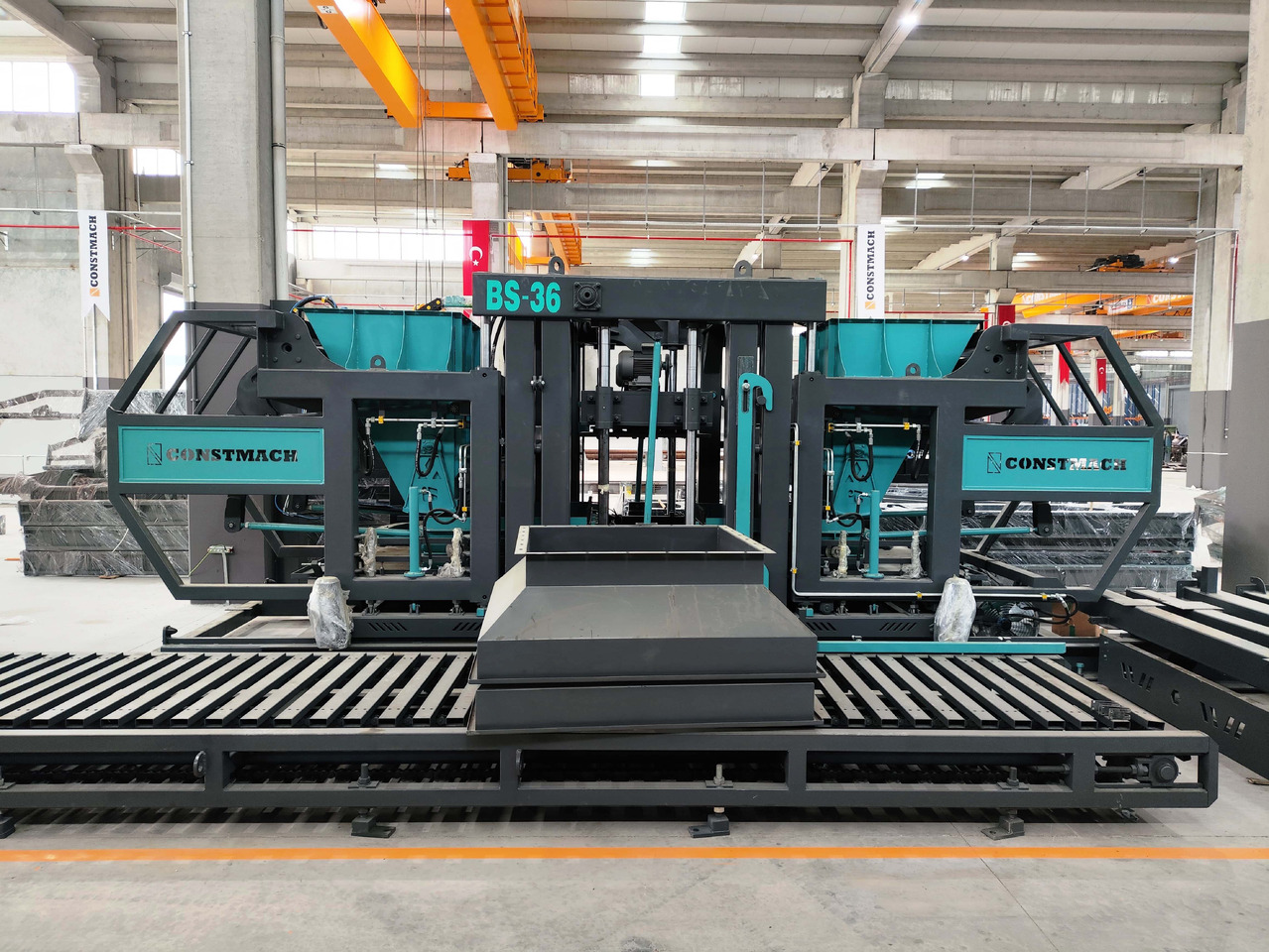 Constmach BS-25 Concrete Block Making Machine (Concrete Paving Machine) - ماكينة البلوك: صور 3 Constmach BS-25 Concrete Block Making Machine (Concrete Paving Machine) - ماكينة البلوك: صور 3