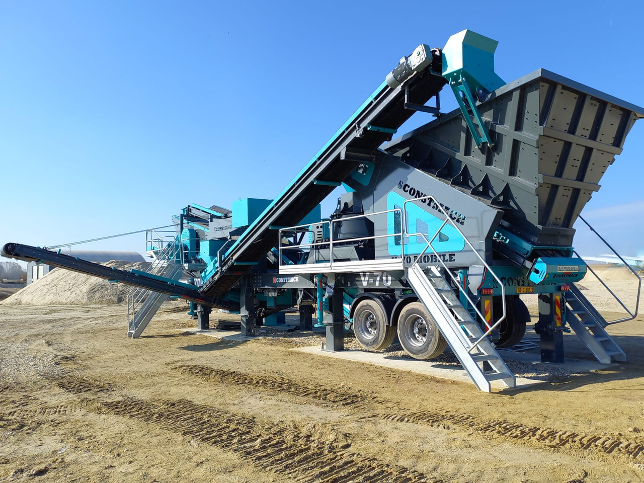 Constmach Concasseur Mobile À Arbre Vertical D'une Capacité De 200 T/H - كسارة متحركه: صور 1 Constmach Concasseur Mobile À Arbre Vertical D'une Capacité De 200 T/H - كسارة متحركه: صور 1