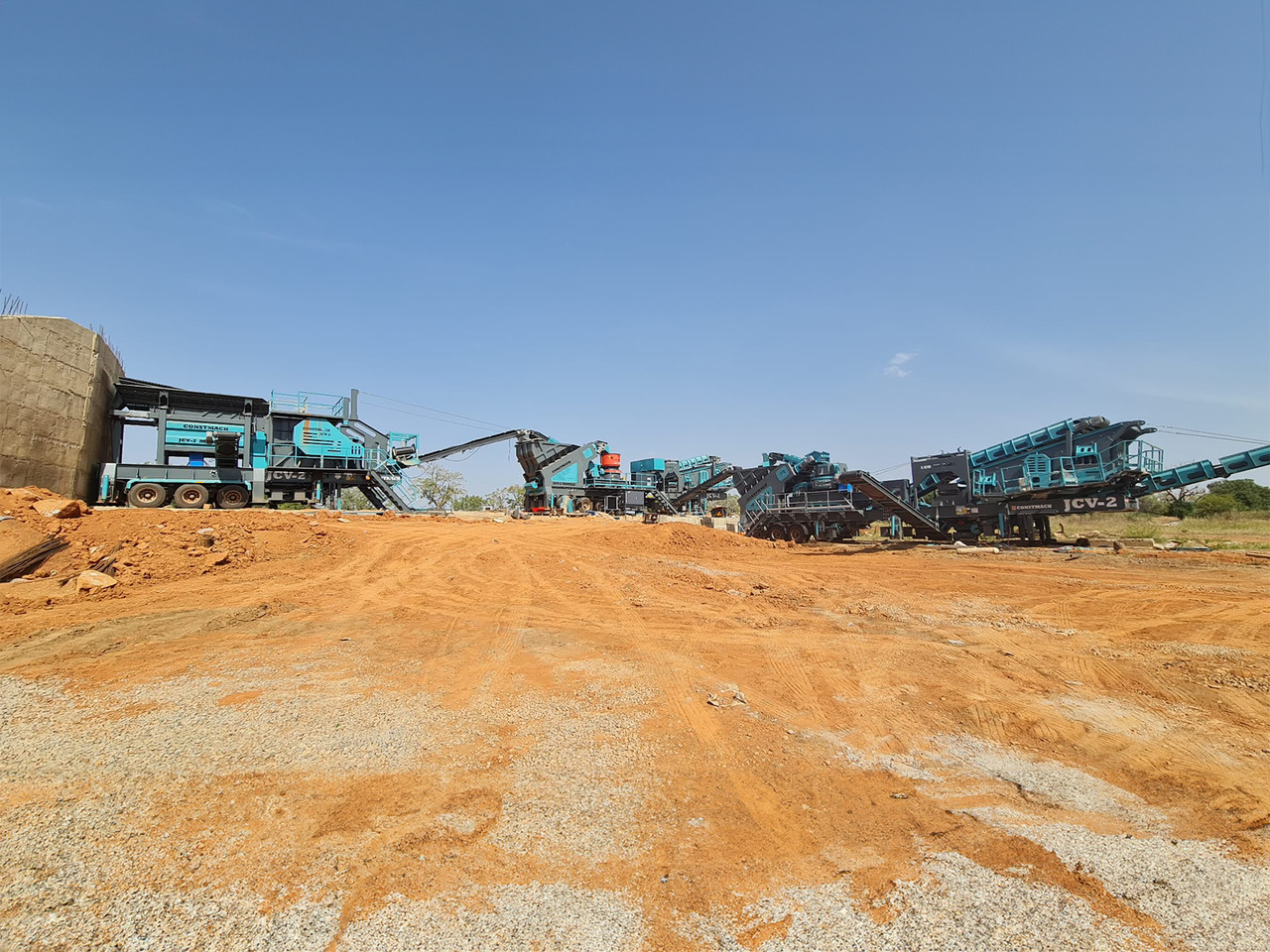 Constmach Mobile Stone Crushing Plant With A Capacity Of 150 T/h Delivered From Stock - كسارة متحركه: صور 1 Constmach Mobile Stone Crushing Plant With A Capacity Of 150 T/h Delivered From Stock - كسارة متحركه: صور 1