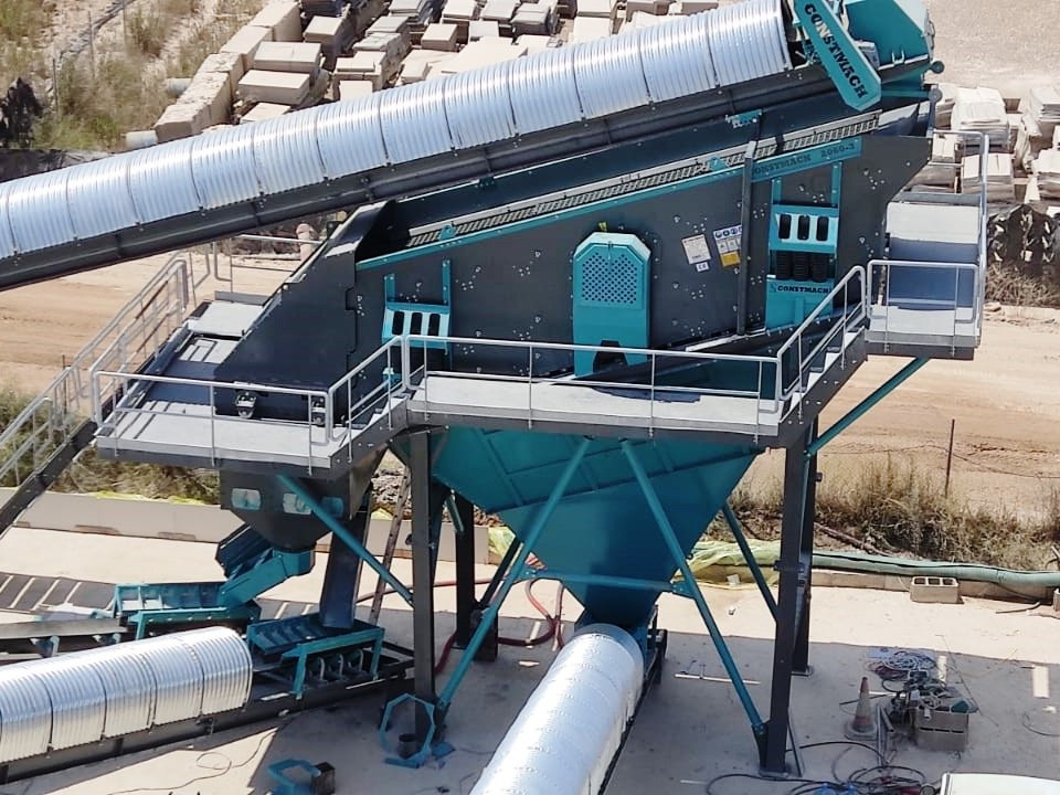 Constmach Schwingsieb Anlagen 70-95 t/h 2-3-4 Stufen 1200x4000 mm - غربال: صور 3 Constmach Schwingsieb Anlagen 70-95 t/h 2-3-4 Stufen 1200x4000 mm - غربال: صور 3
