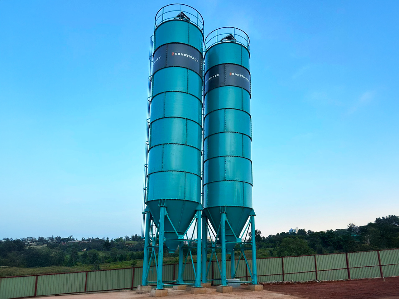 Constmach Silo à Ciment d'une Capacité de 100 Tonnes - خزان الأسمنت: صور 1 Constmach Silo à Ciment d'une Capacité de 100 Tonnes - خزان الأسمنت: صور 1