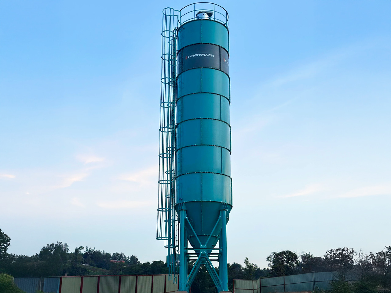 Constmach Silo à Ciment d'une Capacité de 100 Tonnes - خزان الأسمنت: صور 2 Constmach Silo à Ciment d'une Capacité de 100 Tonnes - خزان الأسمنت: صور 2