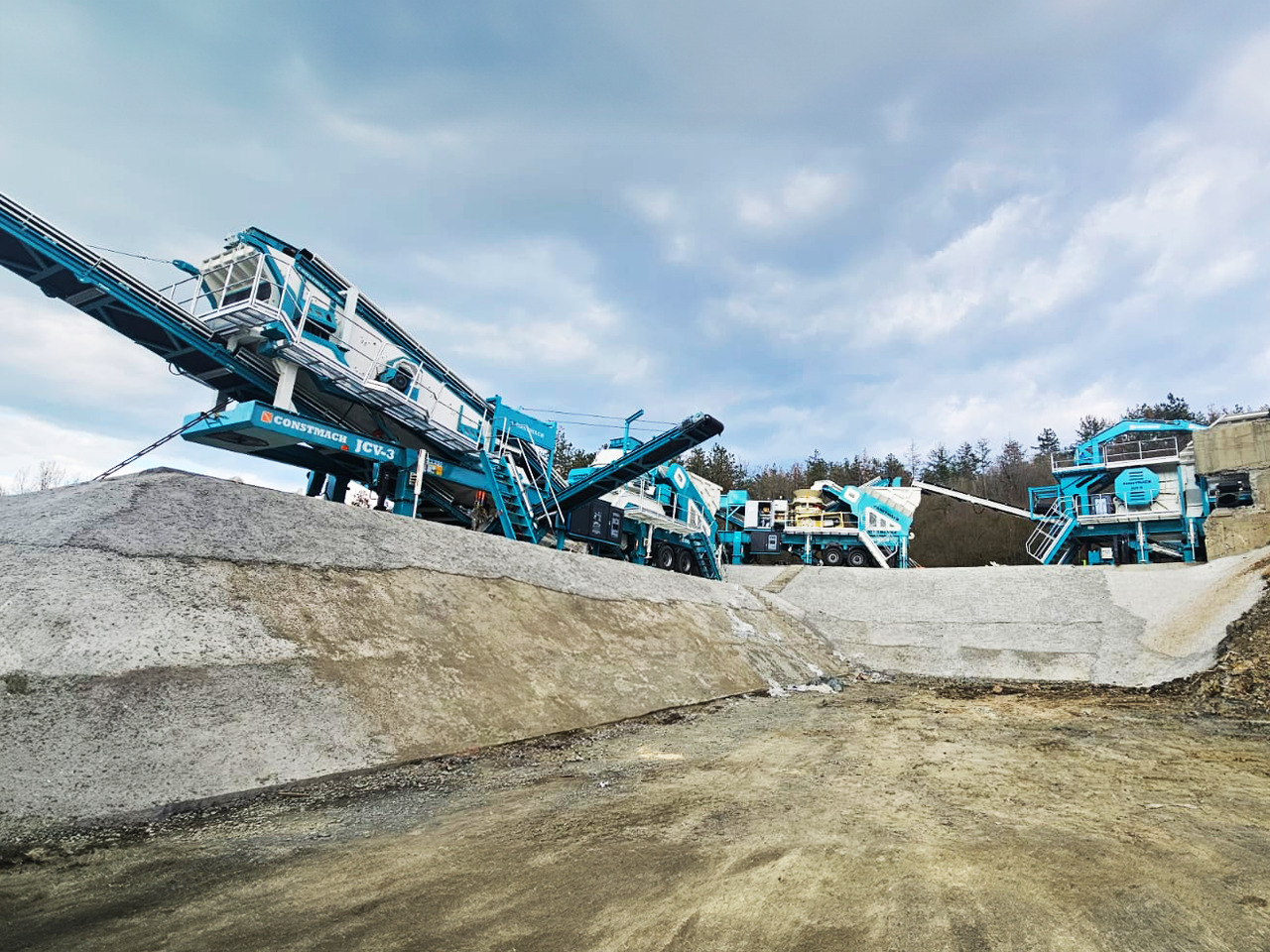 Constmach Station Mobile De Concassage À Percussion D'une Capacité De Production De 300 Tonnes - كسارة متحركه: صور 2 Constmach Station Mobile De Concassage À Percussion D'une Capacité De Production De 300 Tonnes - كسارة متحركه: صور 2