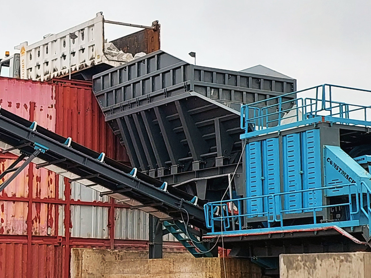 Constmach Vibrating Bunker Feeder In Capacities From 80 To 500 Tons - ماكينات التعدين: صور 3 Constmach Vibrating Bunker Feeder In Capacities From 80 To 500 Tons - ماكينات التعدين: صور 3
