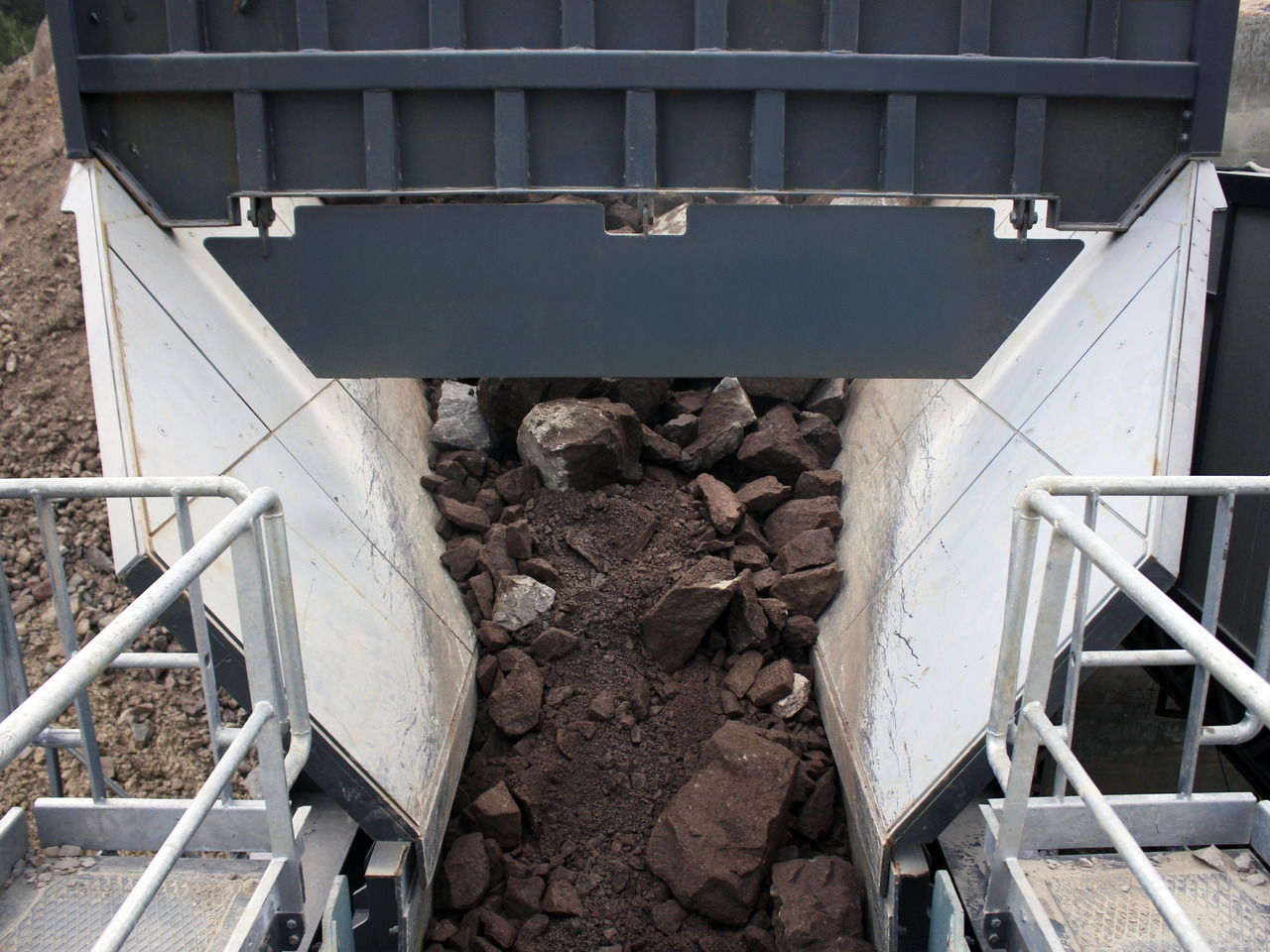 Constmach Vibrating Bunker Feeder In Capacities From 80 To 500 Tons - ماكينات التعدين: صور 2 Constmach Vibrating Bunker Feeder In Capacities From 80 To 500 Tons - ماكينات التعدين: صور 2