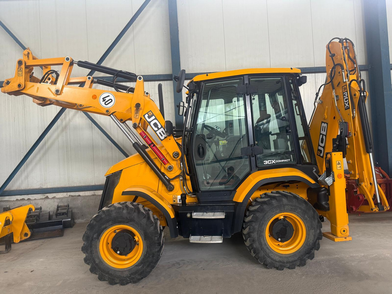 JCB 3CX Compact - حفار متعدد الاستخدام: صور 1 JCB 3CX Compact - حفار متعدد الاستخدام: صور 1