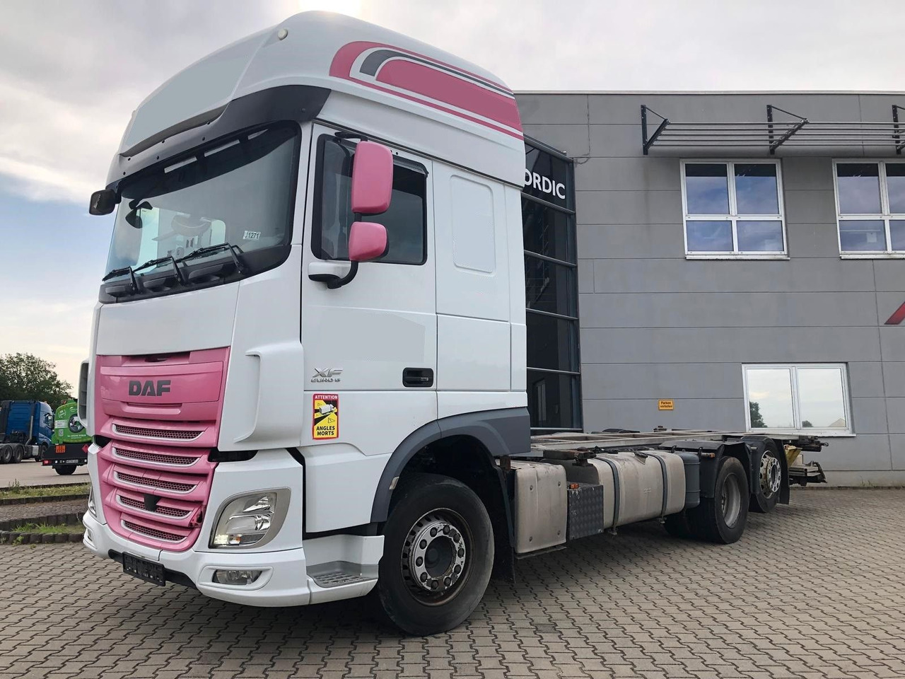 DAF XF460SSC Lenk/Lift*LBW*Standkl*Mega*NeueKuppl. - شاحنات الحاويات / جسم علوي قابل للتغيير شاحنة: صور 3 DAF XF460SSC Lenk/Lift*LBW*Standkl*Mega*NeueKuppl. - شاحنات الحاويات / جسم علوي قابل للتغيير شاحنة: صور 3