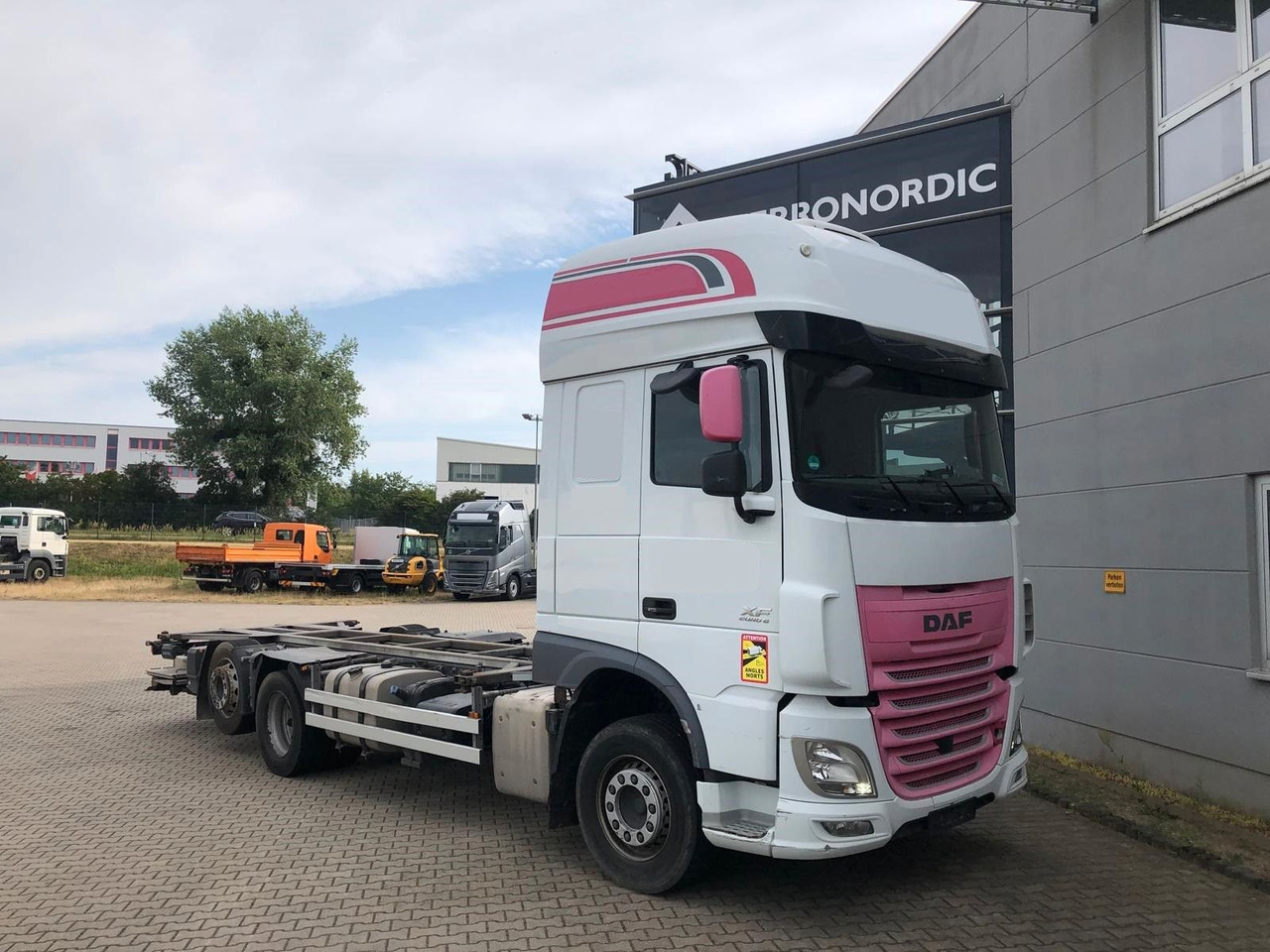 DAF XF460SSC Lenk/Lift*LBW*Standkl*Mega*NeueKuppl. - شاحنات الحاويات / جسم علوي قابل للتغيير شاحنة: صور 1 DAF XF460SSC Lenk/Lift*LBW*Standkl*Mega*NeueKuppl. - شاحنات الحاويات / جسم علوي قابل للتغيير شاحنة: صور 1
