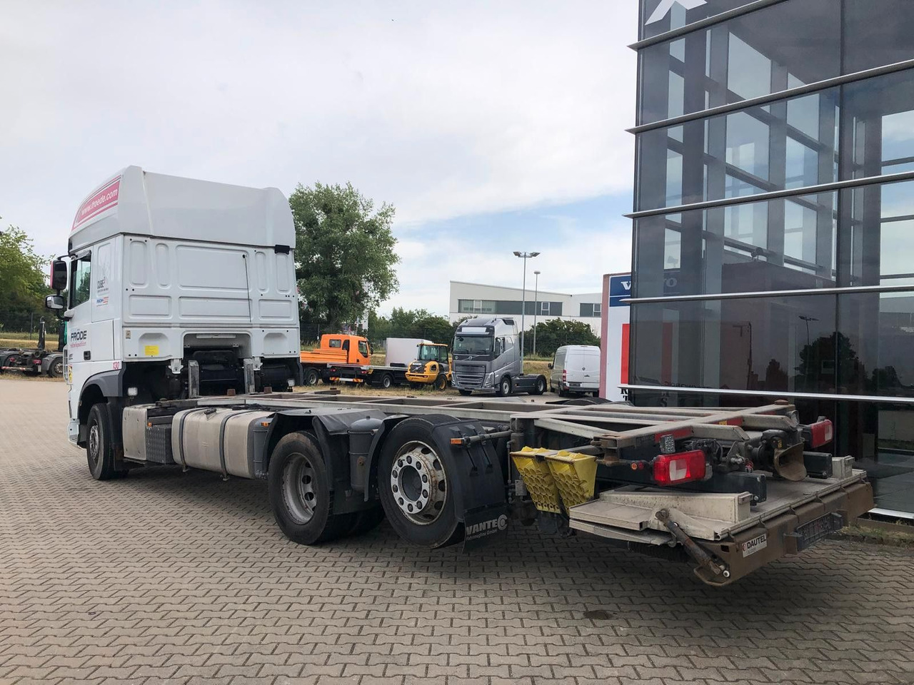 DAF XF460SSC Lenk/Lift*LBW*Standkl*Mega*NeueKuppl. - شاحنات الحاويات / جسم علوي قابل للتغيير شاحنة: صور 2 DAF XF460SSC Lenk/Lift*LBW*Standkl*Mega*NeueKuppl. - شاحنات الحاويات / جسم علوي قابل للتغيير شاحنة: صور 2