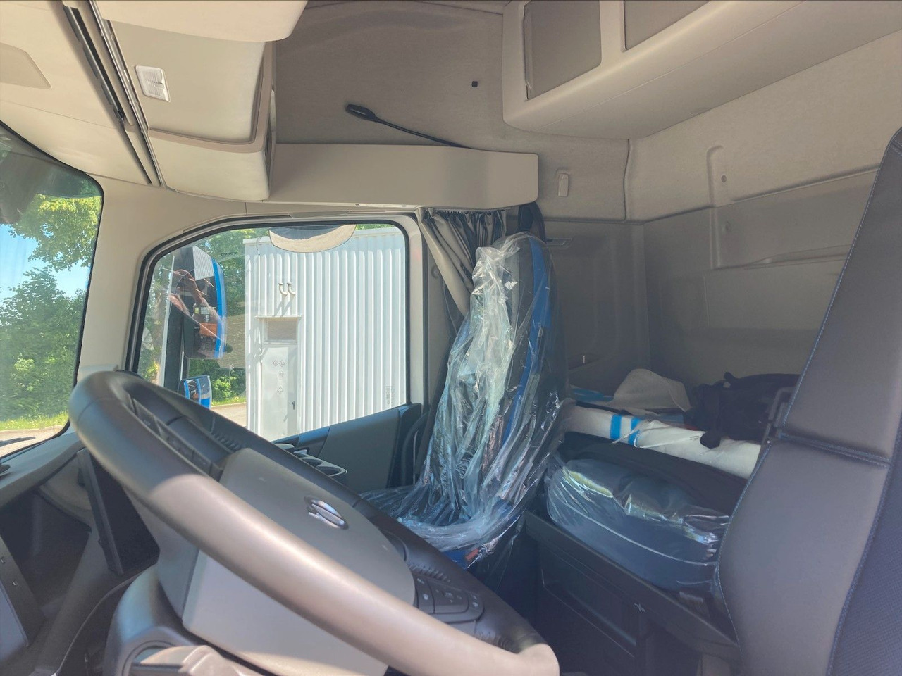 Volvo FH 6x2 R NLA Luftfederung - شاحنات مسطحة, شاحنة كرين: صور 5 Volvo FH 6x2 R NLA Luftfederung - شاحنات مسطحة, شاحنة كرين: صور 5