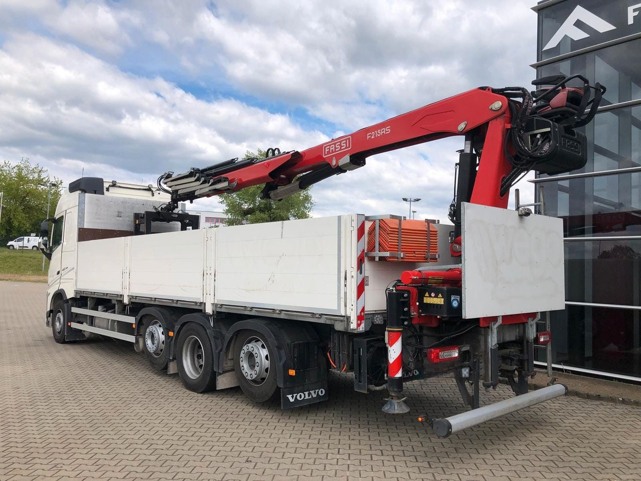 Volvo FH460 8x2 TRIDEM VLA&NLA gelenkt*FASSI F215AS.24 - شاحنة كرين: صور 5 Volvo FH460 8x2 TRIDEM VLA&NLA gelenkt*FASSI F215AS.24 - شاحنة كرين: صور 5