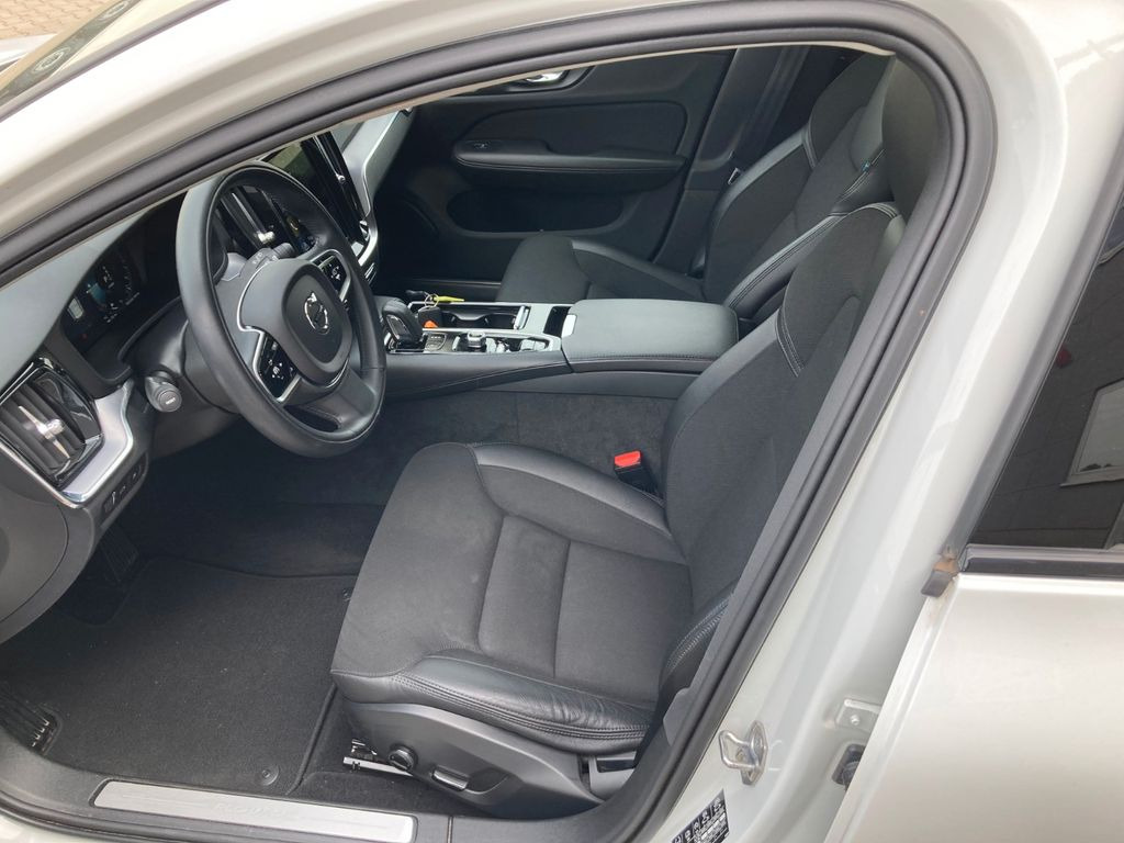 Volvo V60 T6 AWD R-Design Expression Recharge Plug-In Volvo V60 T6 AWD R-Design Expression Recharge Plug-In - سيارة ستيشن: صور 5 Volvo V60 T6 AWD R-Design Expression Recharge Plug-In Volvo V60 T6 AWD R-Design Expression Recharge Plug-In - سيارة ستيشن: صور 5