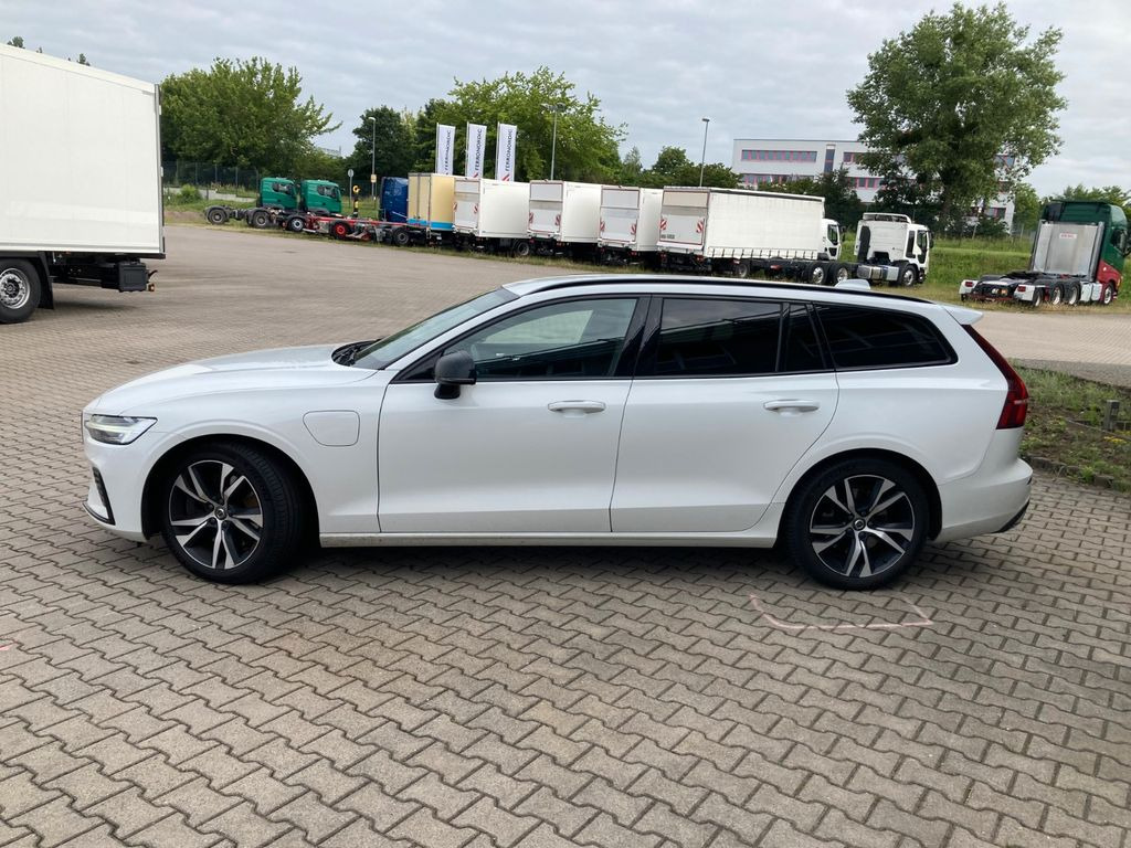Volvo V60 T6 AWD R-Design Expression Recharge Plug-In - سيارة: صور 2 Volvo V60 T6 AWD R-Design Expression Recharge Plug-In - سيارة: صور 2