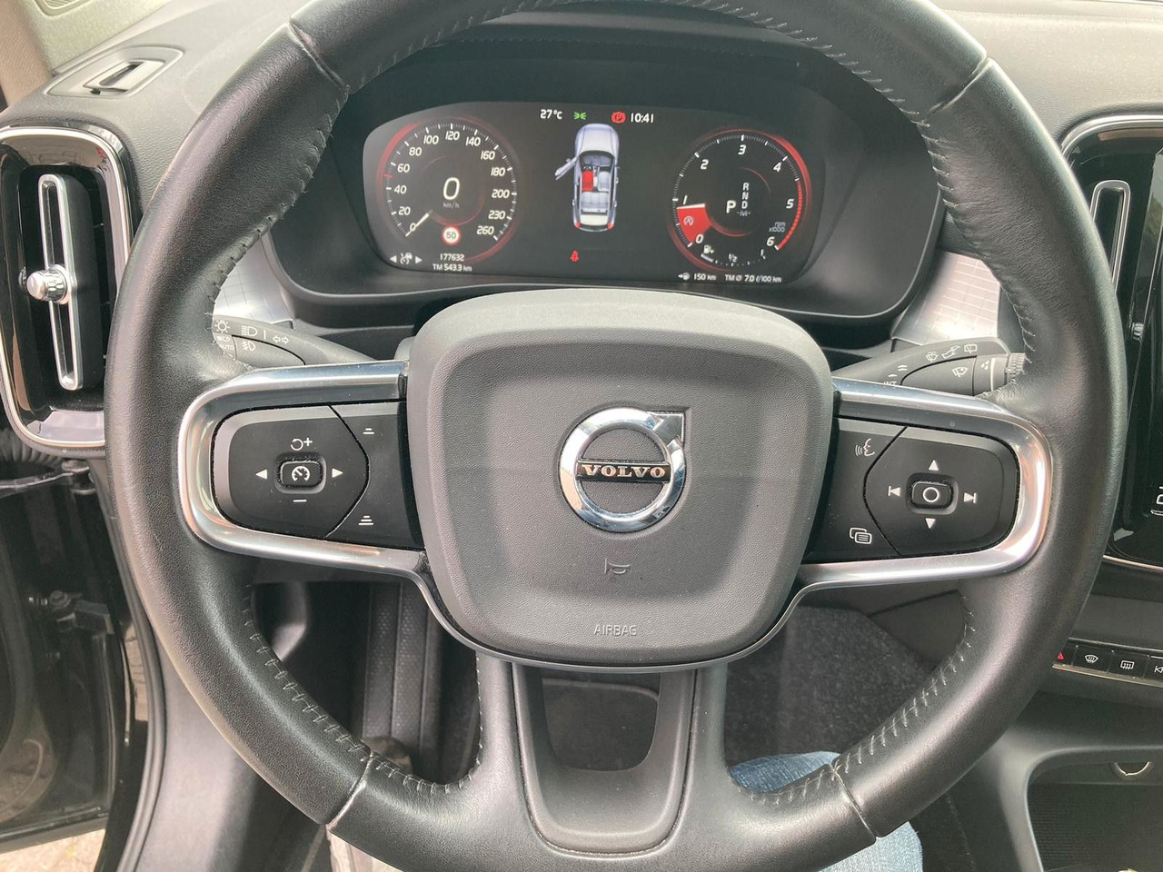 Volvo XC 40 D3 Momentum Pro AWD - سيارة دفع رباعي: صور 5 Volvo XC 40 D3 Momentum Pro AWD - سيارة دفع رباعي: صور 5