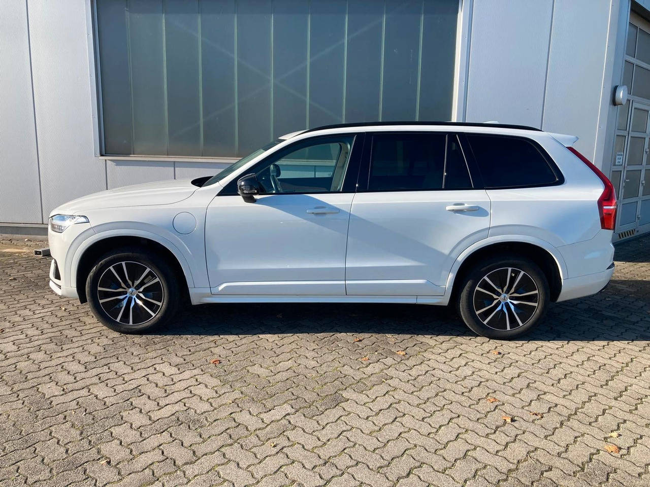 Volvo XC 90 T8 R-Des. Exp. Rech. Pl.-In Hybr. AWD 7-S. - سيارة دفع رباعي: صور 2 Volvo XC 90 T8 R-Des. Exp. Rech. Pl.-In Hybr. AWD 7-S. - سيارة دفع رباعي: صور 2
