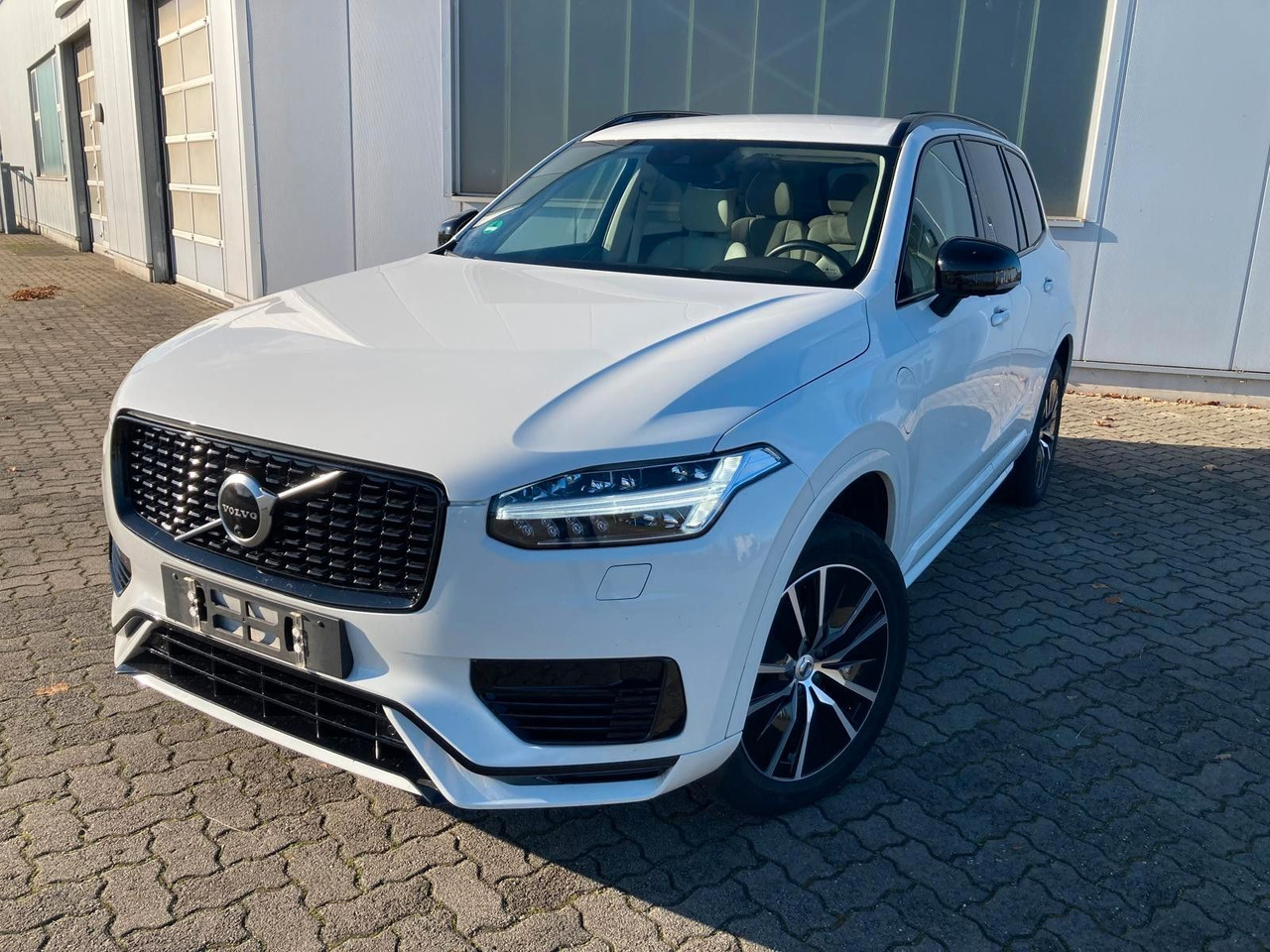 Volvo XC 90 T8 R-Des. Exp. Rech. Pl.-In Hybr. AWD 7-S. - سيارة دفع رباعي: صور 1 Volvo XC 90 T8 R-Des. Exp. Rech. Pl.-In Hybr. AWD 7-S. - سيارة دفع رباعي: صور 1