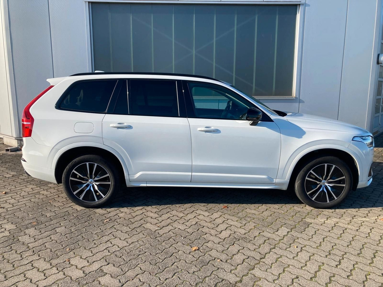 Volvo XC 90 T8 R-Des. Exp. Rech. Pl.-In Hybr. AWD 7-S. - سيارة دفع رباعي: صور 3 Volvo XC 90 T8 R-Des. Exp. Rech. Pl.-In Hybr. AWD 7-S. - سيارة دفع رباعي: صور 3