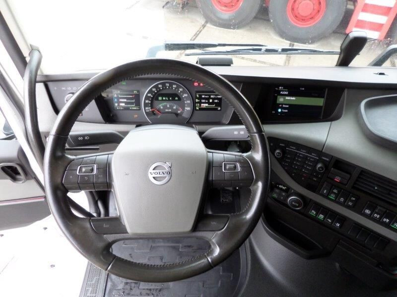 Interior photo 1: شاحنة جرار Volvo FH 540 6x2