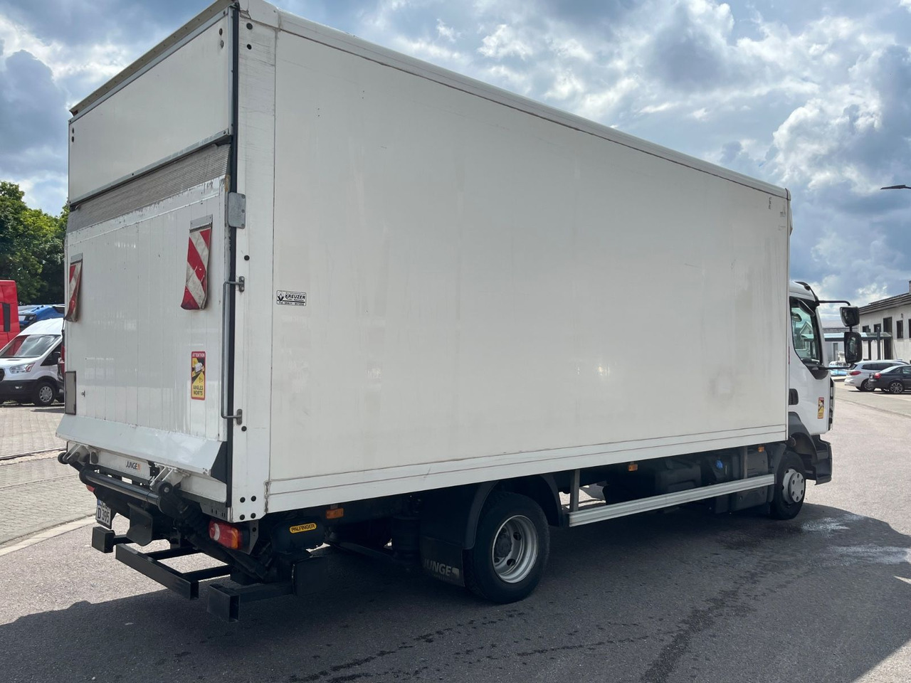 Renault D7.5 210 Kofferaufbau mit LBW - الشاحنات الصغيرة صندوق مغلق: صور 4 Renault D7.5 210 Kofferaufbau mit LBW - الشاحنات الصغيرة صندوق مغلق: صور 4
