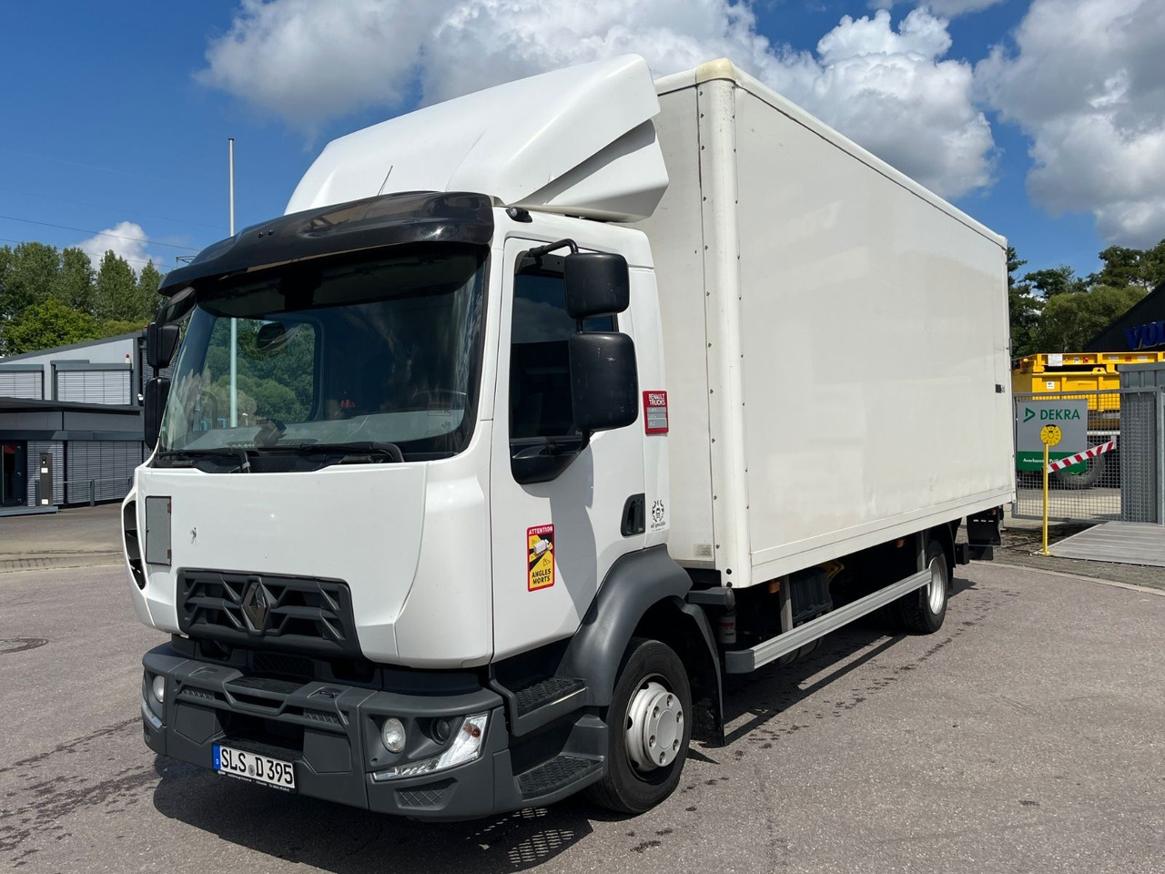 Renault D7.5 210 Kofferaufbau mit LBW - الشاحنات الصغيرة صندوق مغلق: صور 1 Renault D7.5 210 Kofferaufbau mit LBW - الشاحنات الصغيرة صندوق مغلق: صور 1