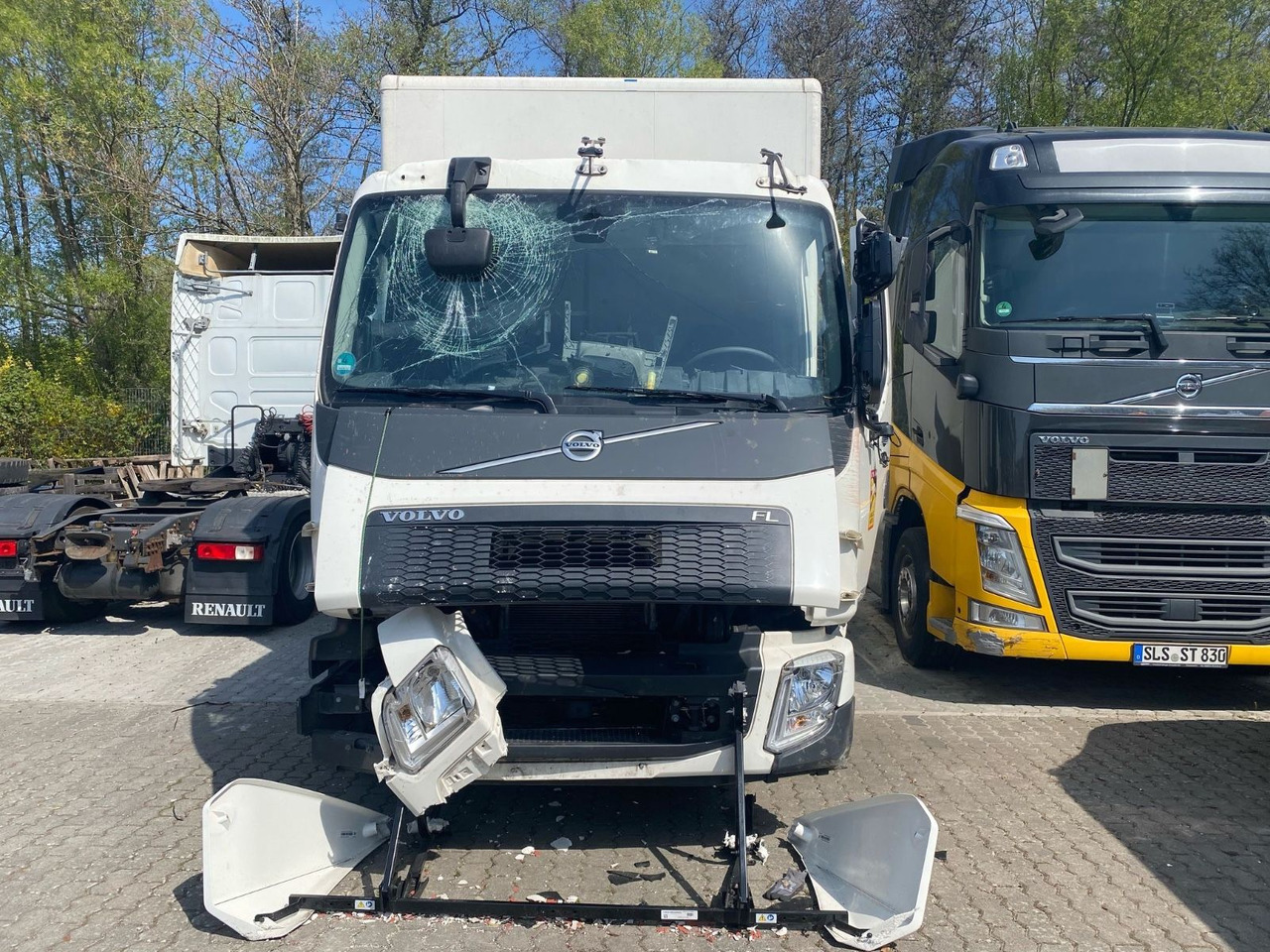 Volvo FL 16.280 Koffer Unfallschaden - بصندوق مغلق شاحنة: صور 1 Volvo FL 16.280 Koffer Unfallschaden - بصندوق مغلق شاحنة: صور 1