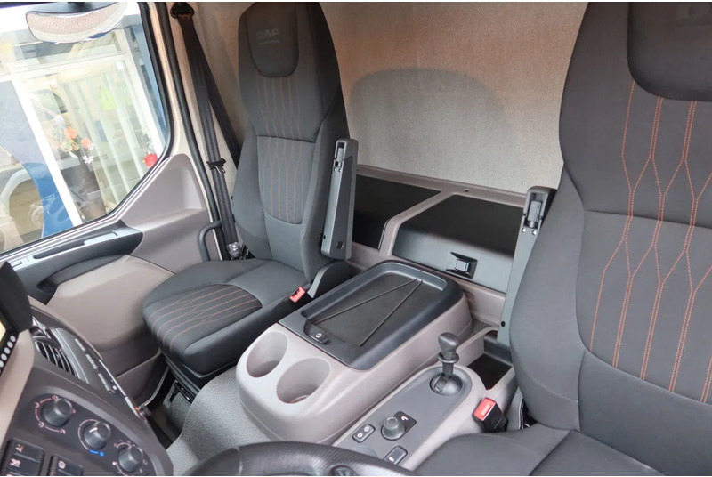 DAF LF 210 Bakwagen+ Dhollandia 1500 kg Comfort cabine - بصندوق مغلق شاحنة: صور 5 DAF LF 210 Bakwagen+ Dhollandia 1500 kg Comfort cabine - بصندوق مغلق شاحنة: صور 5