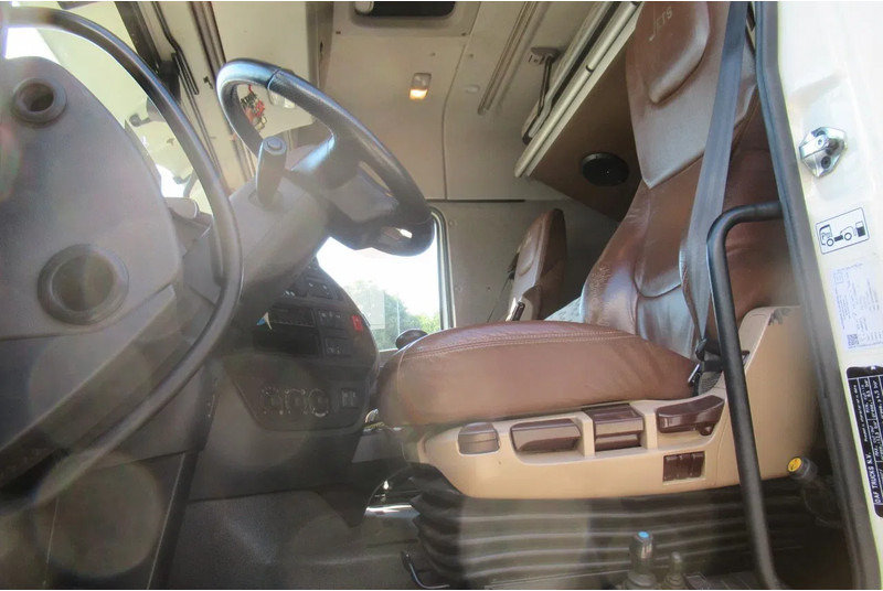 DAF XF 510 Fat 6x4 Euro 6 - شاحنة ذات الخطاف: صور 4 DAF XF 510 Fat 6x4 Euro 6 - شاحنة ذات الخطاف: صور 4
