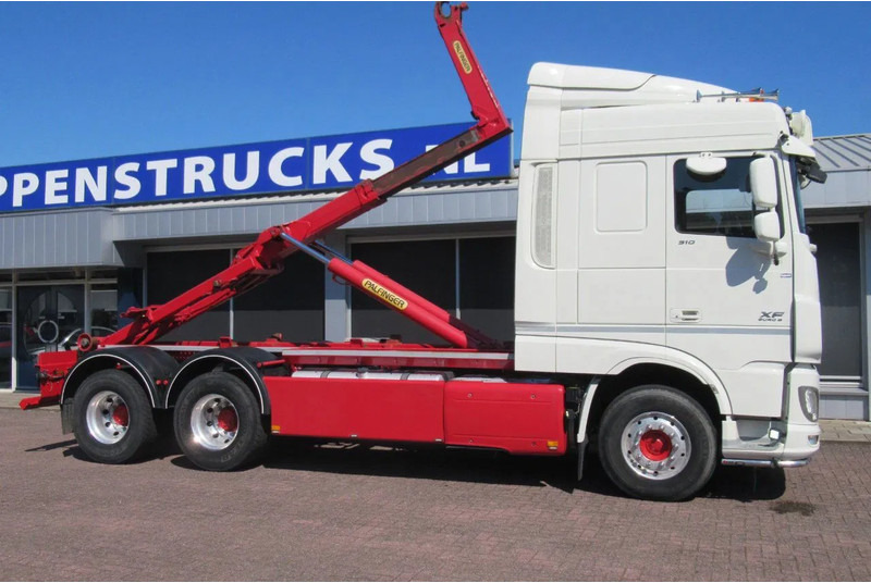 DAF XF 510 Fat 6x4 Euro 6 - شاحنة ذات الخطاف: صور 2 DAF XF 510 Fat 6x4 Euro 6 - شاحنة ذات الخطاف: صور 2