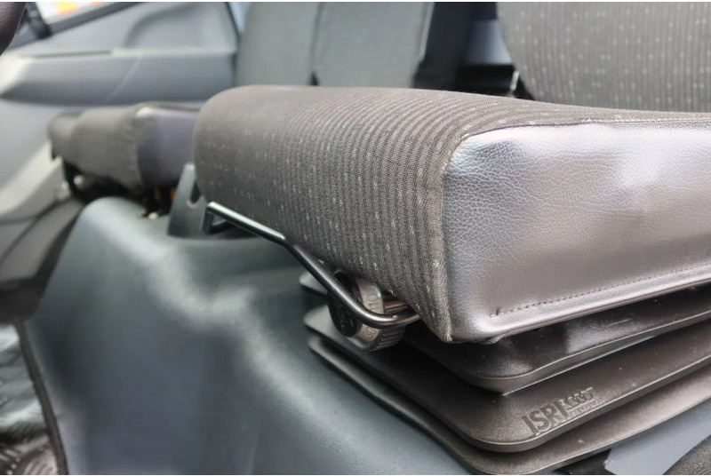 FUSO Canter Mistubishi Canter 7C18 - بصندوق مغلق شاحنة: صور 5 FUSO Canter Mistubishi Canter 7C18 - بصندوق مغلق شاحنة: صور 5